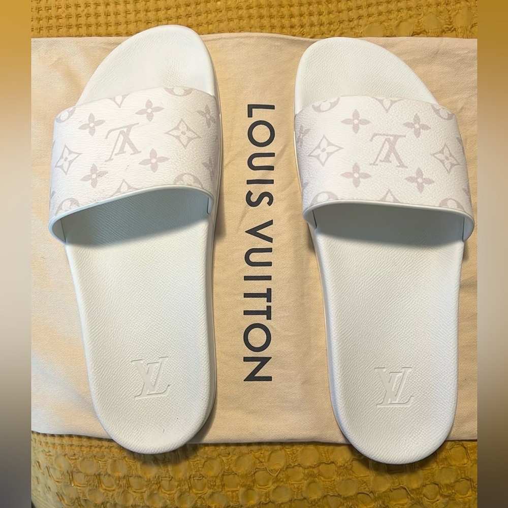 LV Waterfront mule Monogram rubber. Completely waterproof pool slide